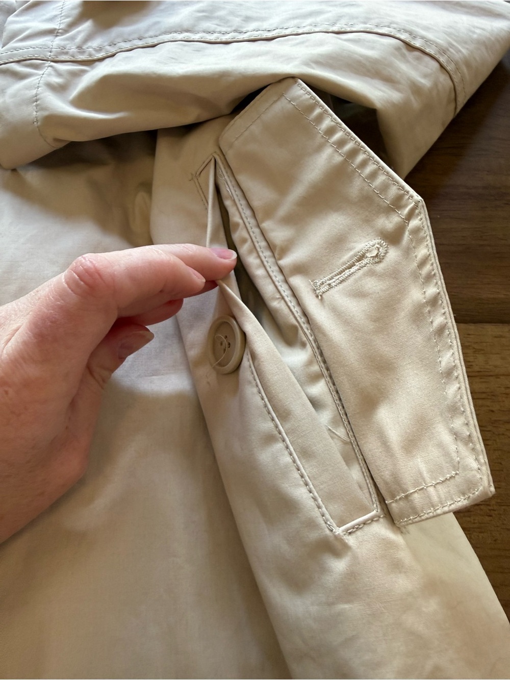 GAP Beige Rain Coat Trench Jacket Women’s XS Lightweight Button Front - Picture 2 of 15